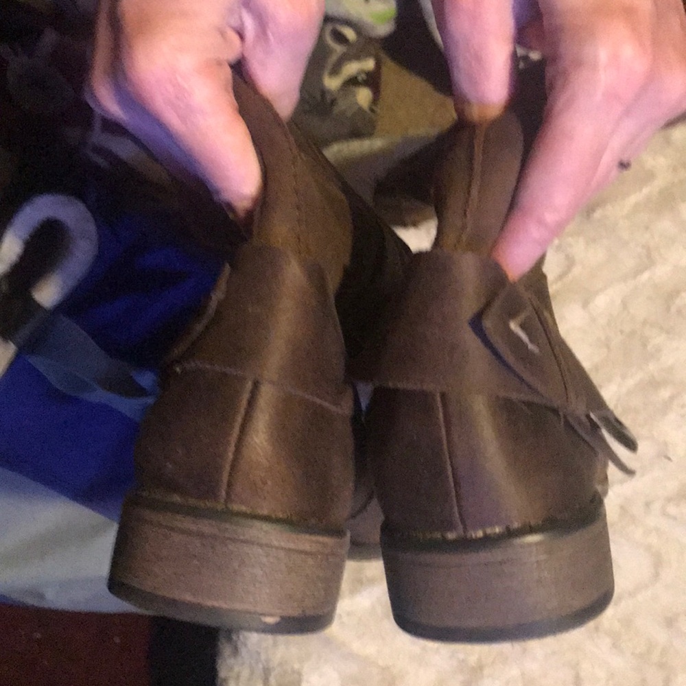 Shoes - Picture 4 of 9